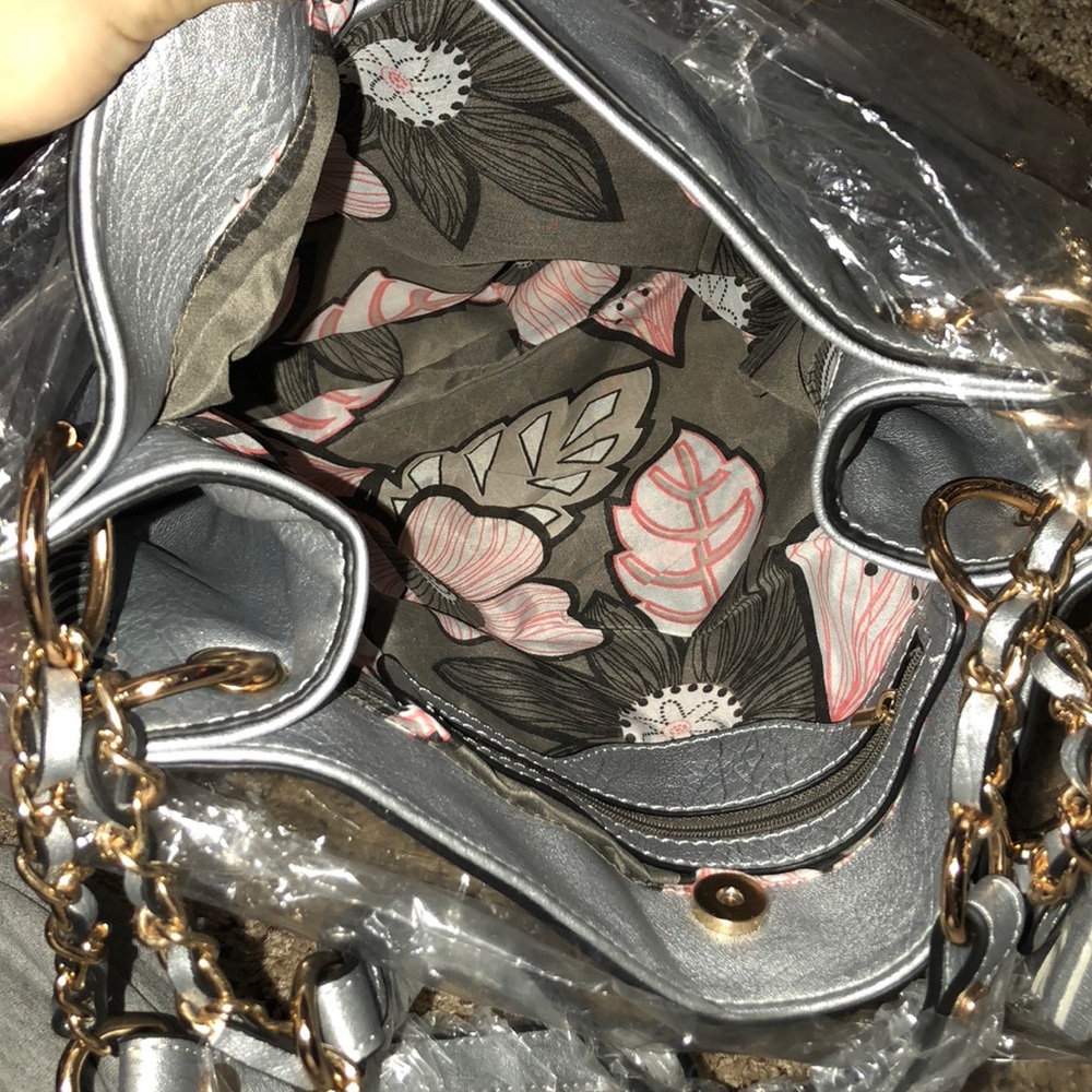 Purse - Picture 3 of 3